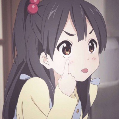在地铁上用外套擦血的女孩报平安
